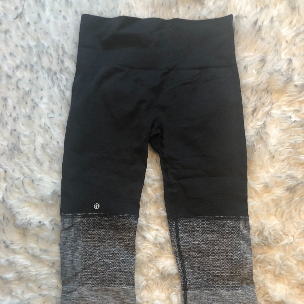 Lululemon cropped leggings with textured bottom